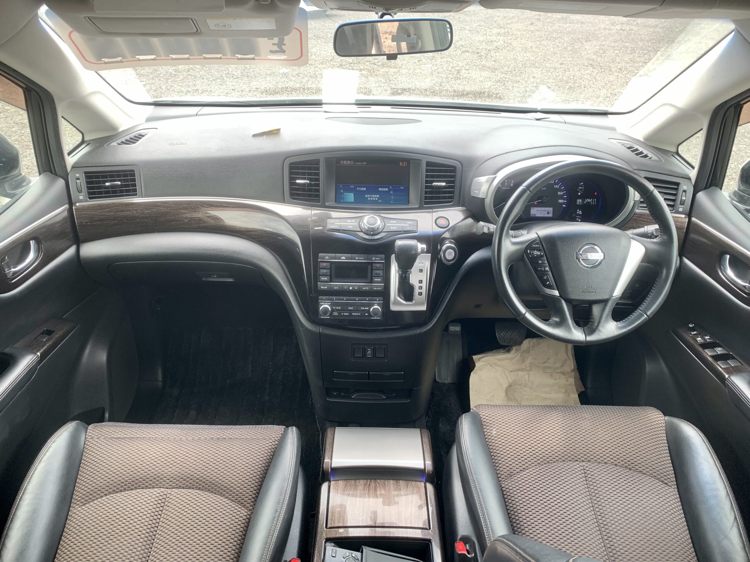 Nissan Elgrand 2×4 4×4 drive