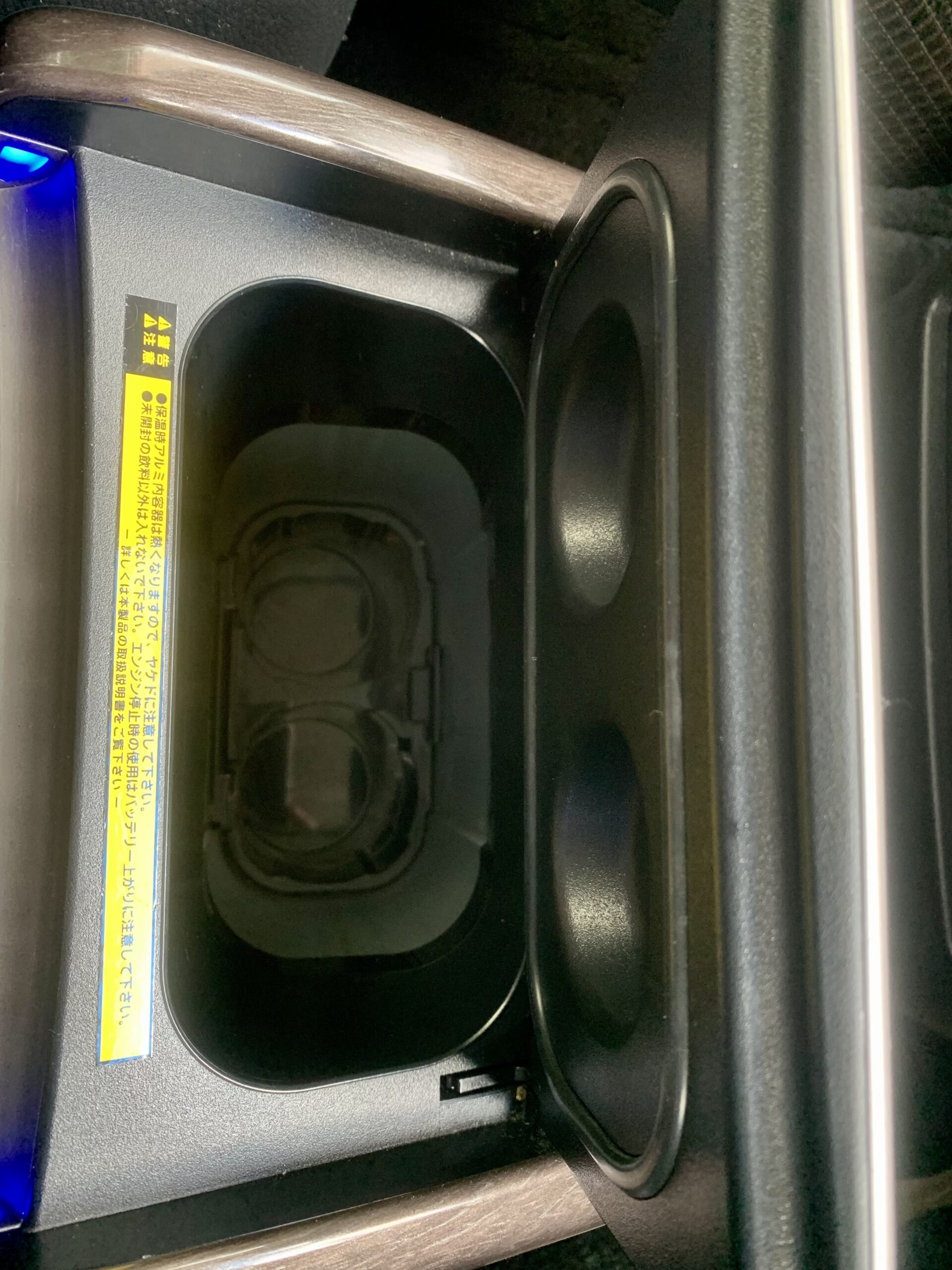 Nissan Elgrand 2×4 4×4 drive