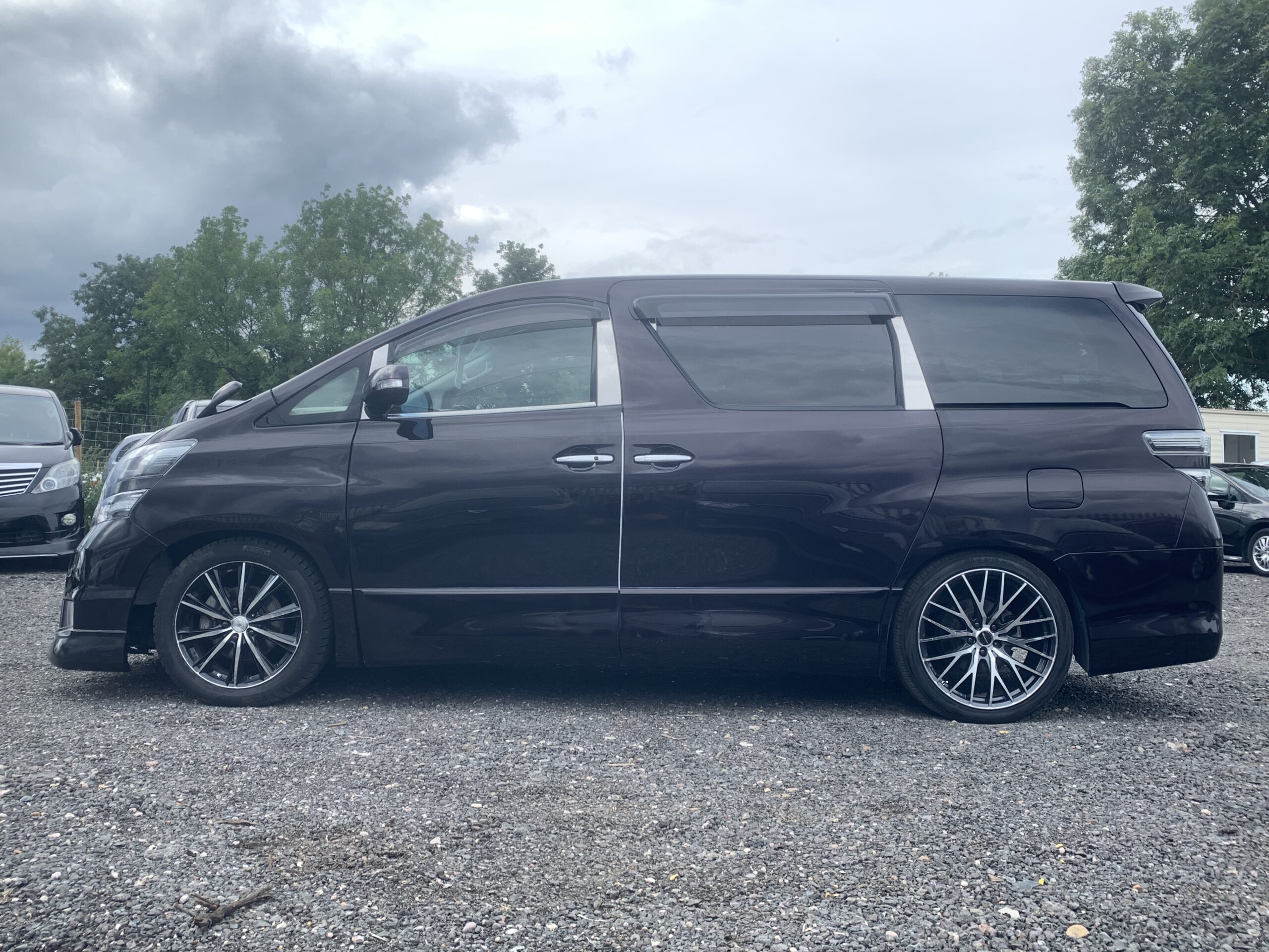 Toyota Vellfire 2.4 Auto MPV DVD