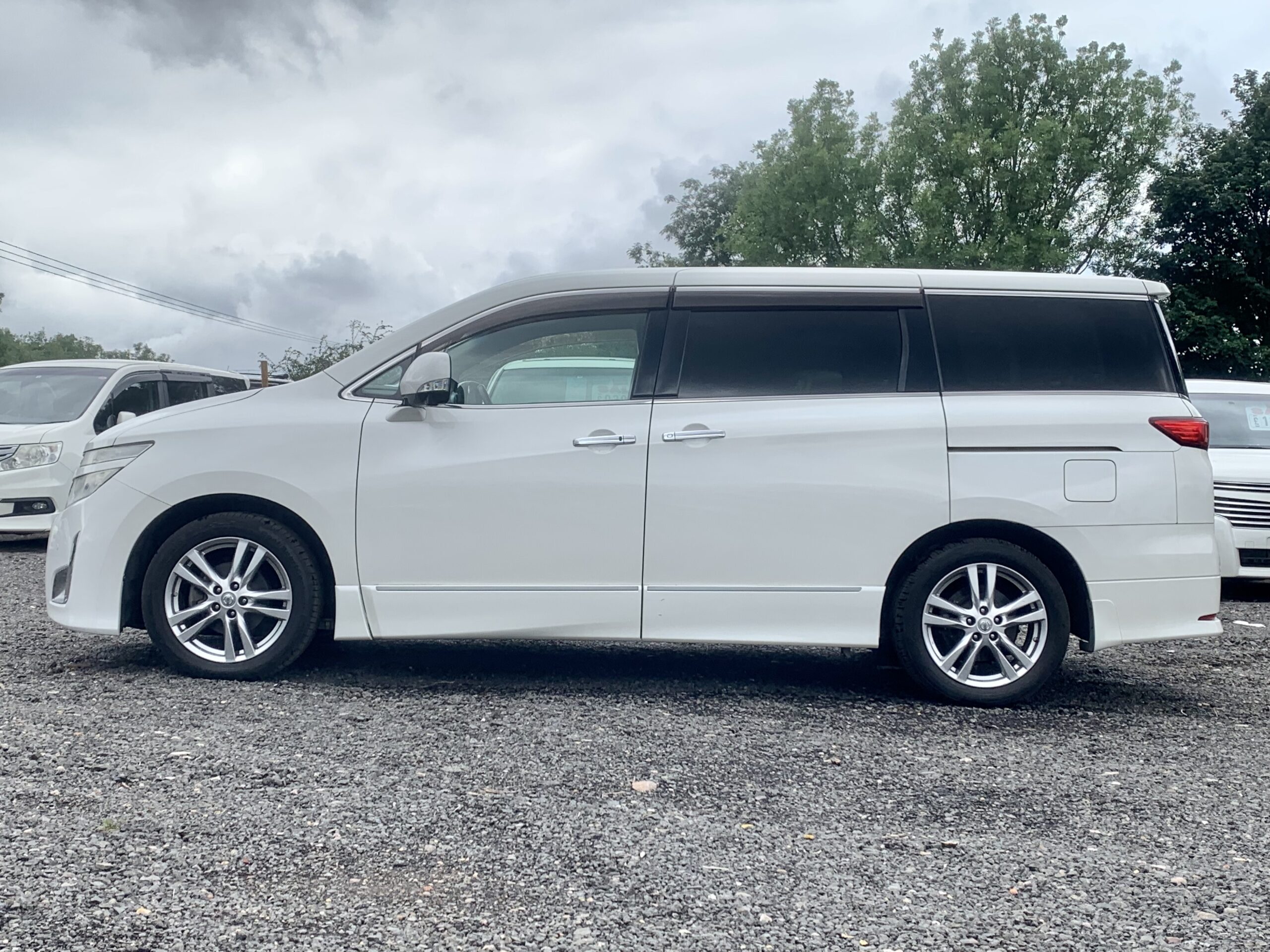 Nissan Elgrand 2×4 4×4 drive