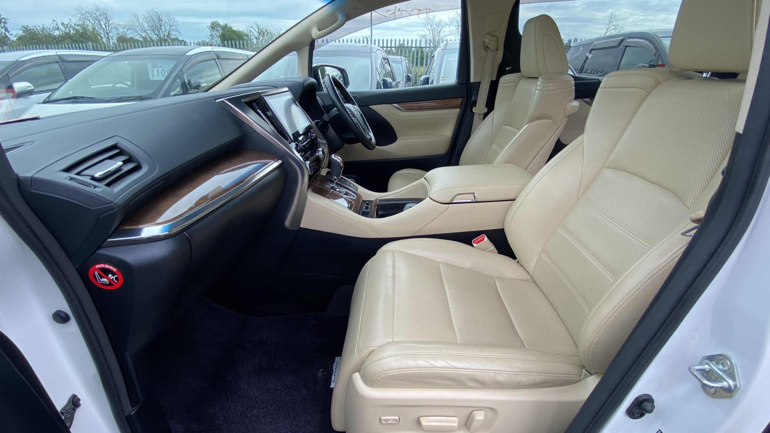 Toyota Alphard HYBRID