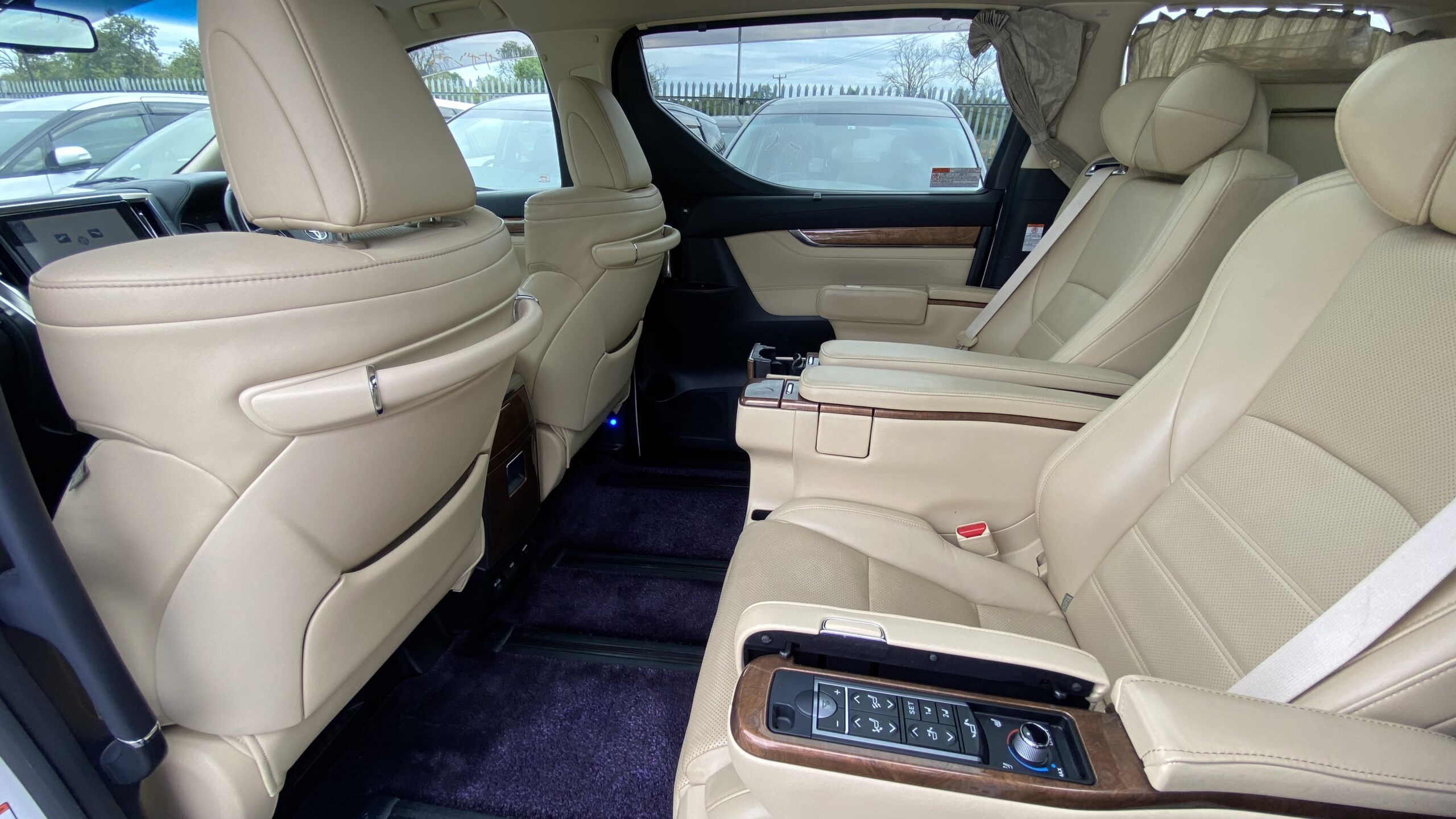 Toyota Alphard HYBRID