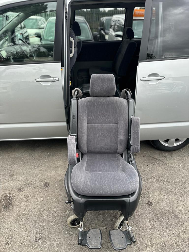 2002 Toyota Noah 2.0L Automatic MPV Disable Wheelchair Nippon Autos