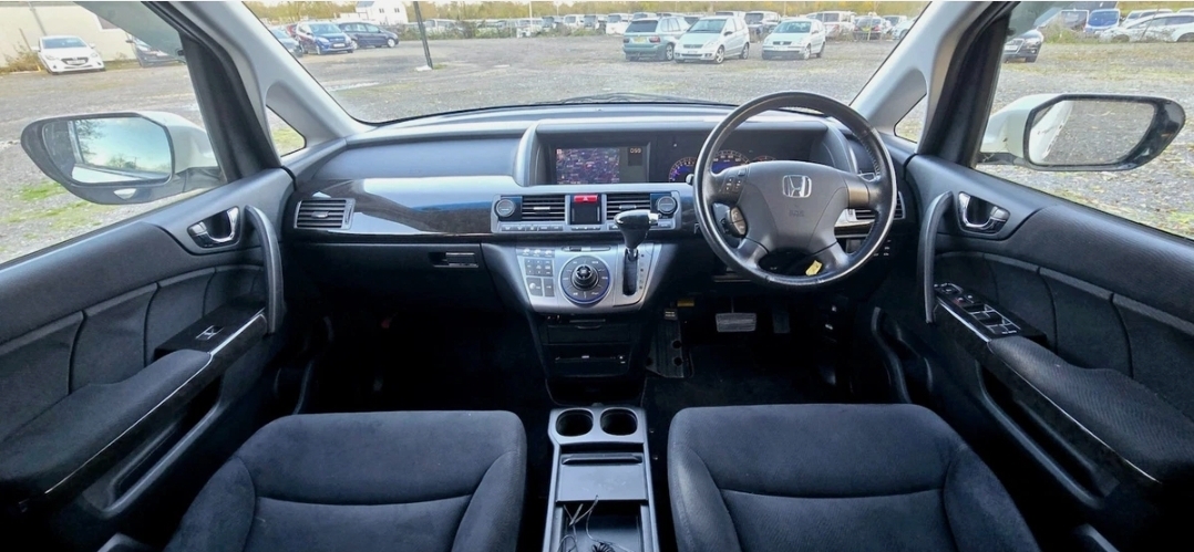 2009 Honda Elysion 2.4 L Automatic Power Sliding Doors 59 Plate