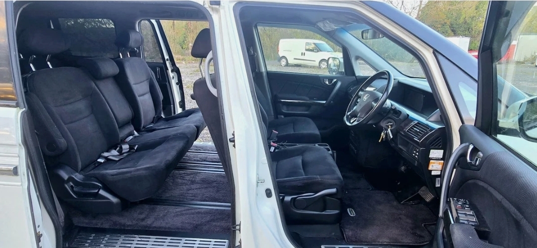 2009 Honda Elysion 2.4 L Automatic Power Sliding Doors 59 Plate