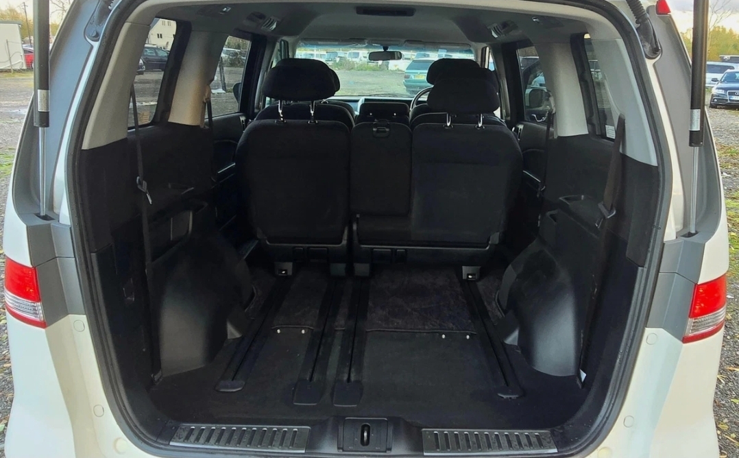 2009 Honda Elysion 2.4 L Automatic Power Sliding Doors 59 Plate