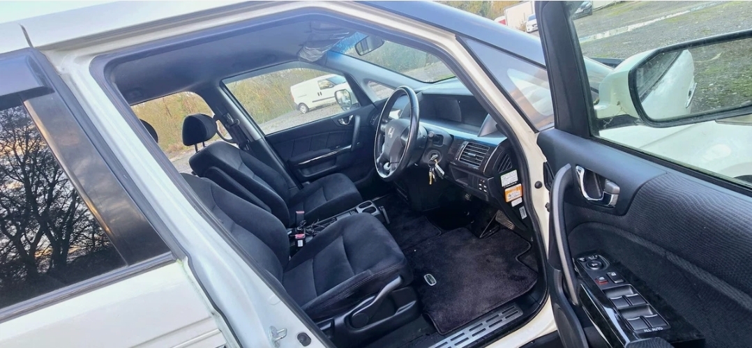 2009 Honda Elysion 2.4 L Automatic Power Sliding Doors 59 Plate