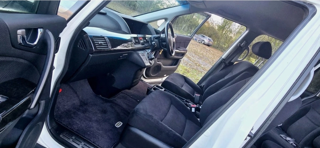 2009 Honda Elysion 2.4 L Automatic Power Sliding Doors 59 Plate