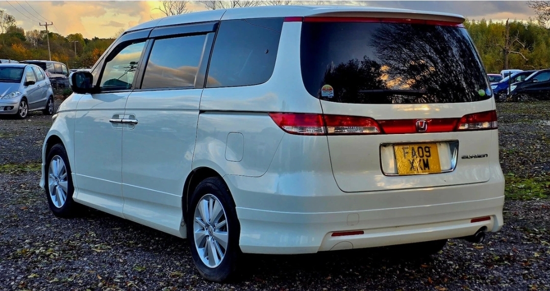 2009 Honda Elysion 2.4 L Automatic Power Sliding Doors 59 Plate