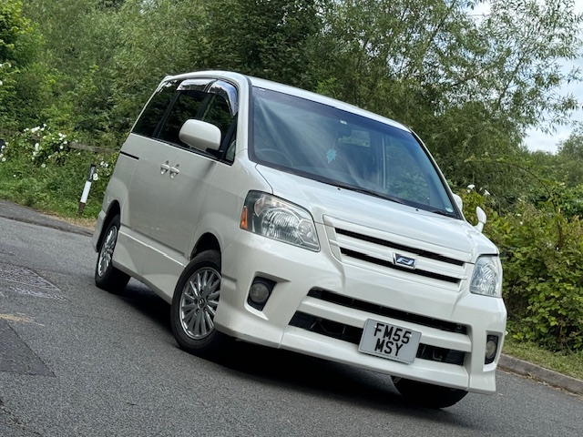 Import Toyota Voxy Noah 2.0 Auto 8 Seater