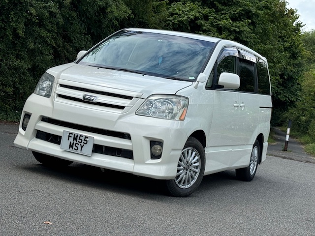 Import Toyota Voxy Noah 2.0 Auto 8 Seater