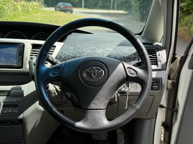 Import Toyota Voxy Noah 2.0 Auto 8 Seater