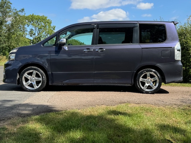 2011 Toyota Voxy