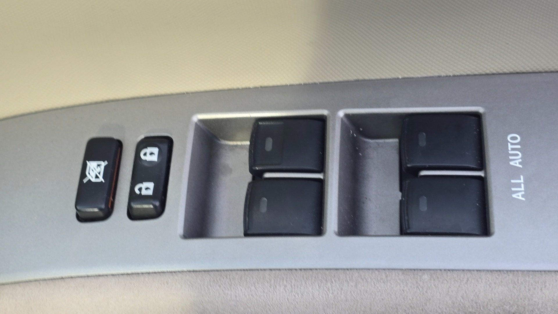 TOYOTA ESTIMA 2.4 Auto CVT