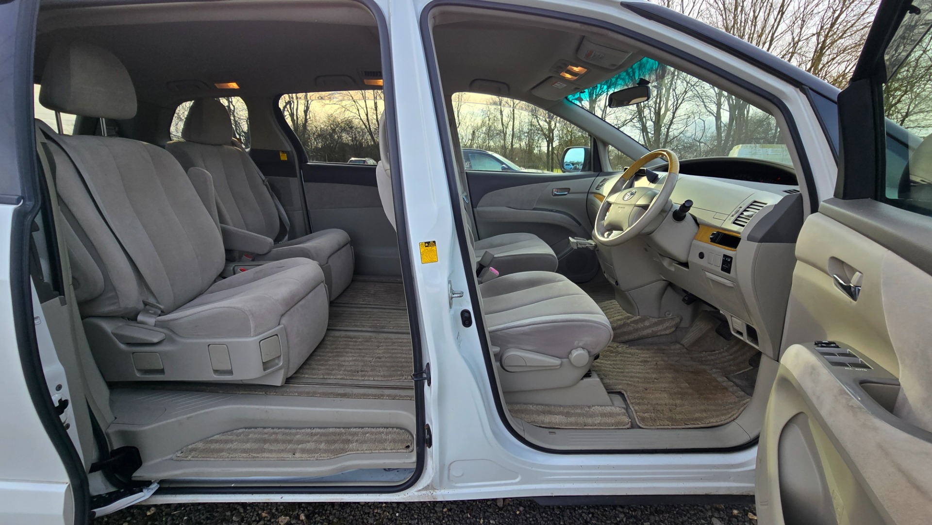 TOYOTA ESTIMA 2.4 Auto CVT