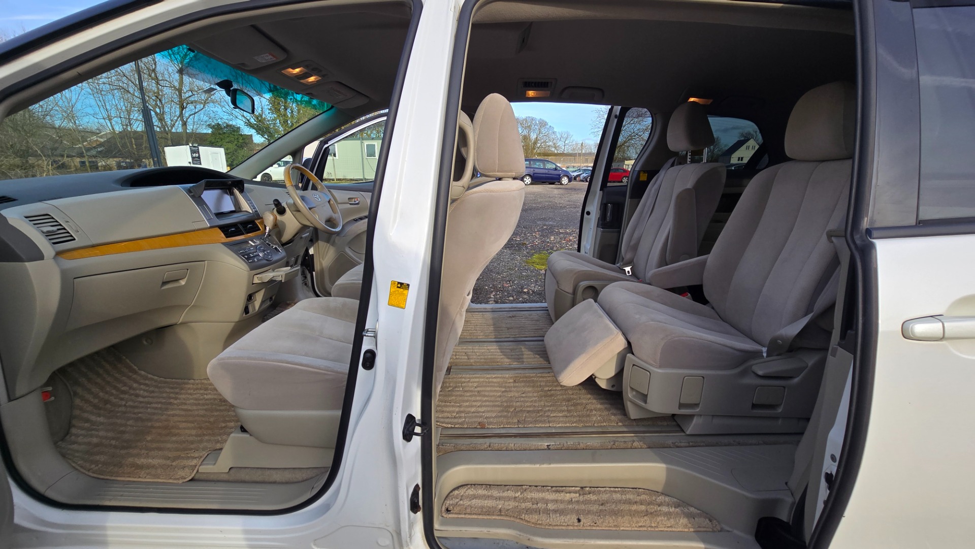 TOYOTA ESTIMA 2.4 Auto CVT