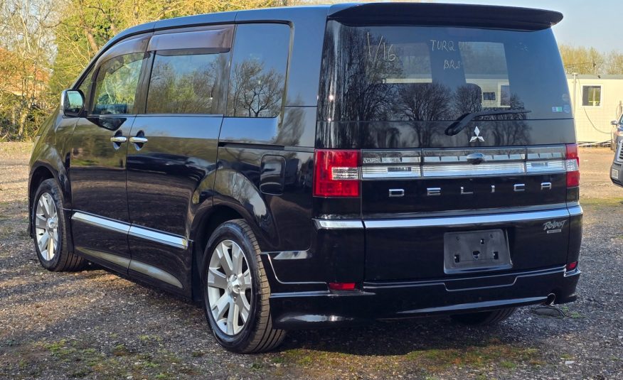 Mitsubishi Delica Mivec 2.4 Auto 8 Seater