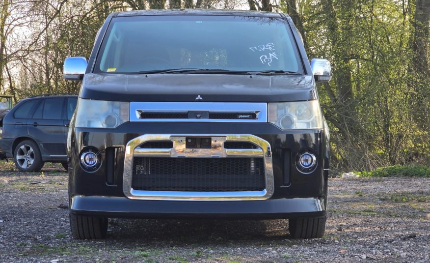 Mitsubishi Delica Mivec 2.4 Auto 8 Seater