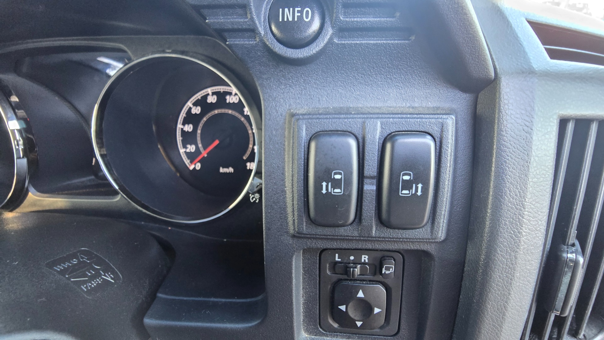 Mitsubishi Delica Mivec 2.4 Auto 8 Seater