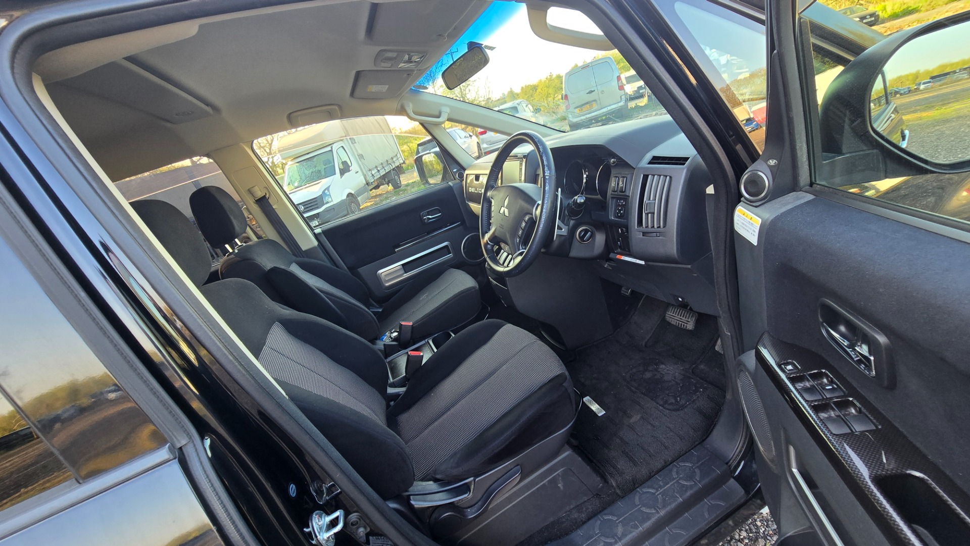 Mitsubishi Delica Mivec 2.4 Auto 8 Seater