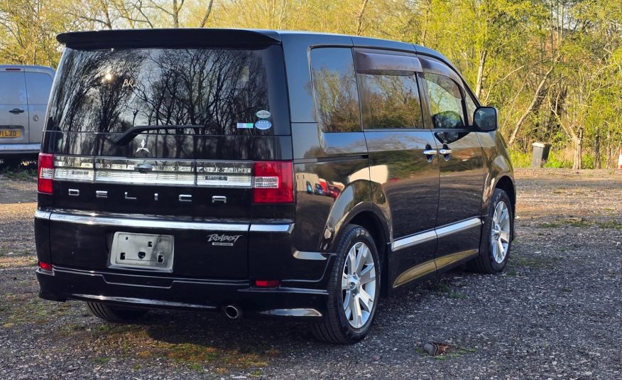 Mitsubishi Delica Mivec 2.4 Auto 8 Seater