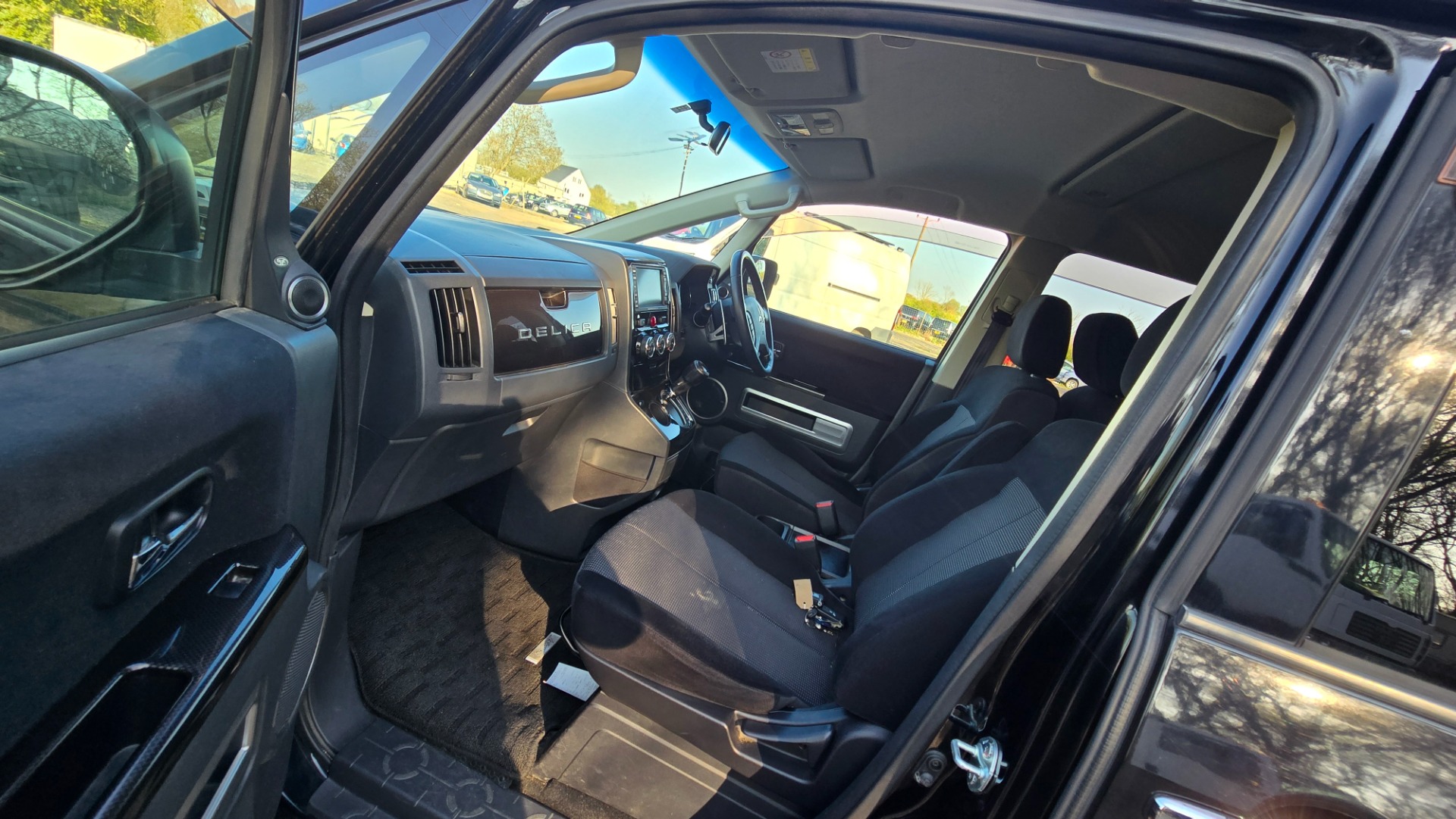 Mitsubishi Delica Mivec 2.4 Auto 8 Seater