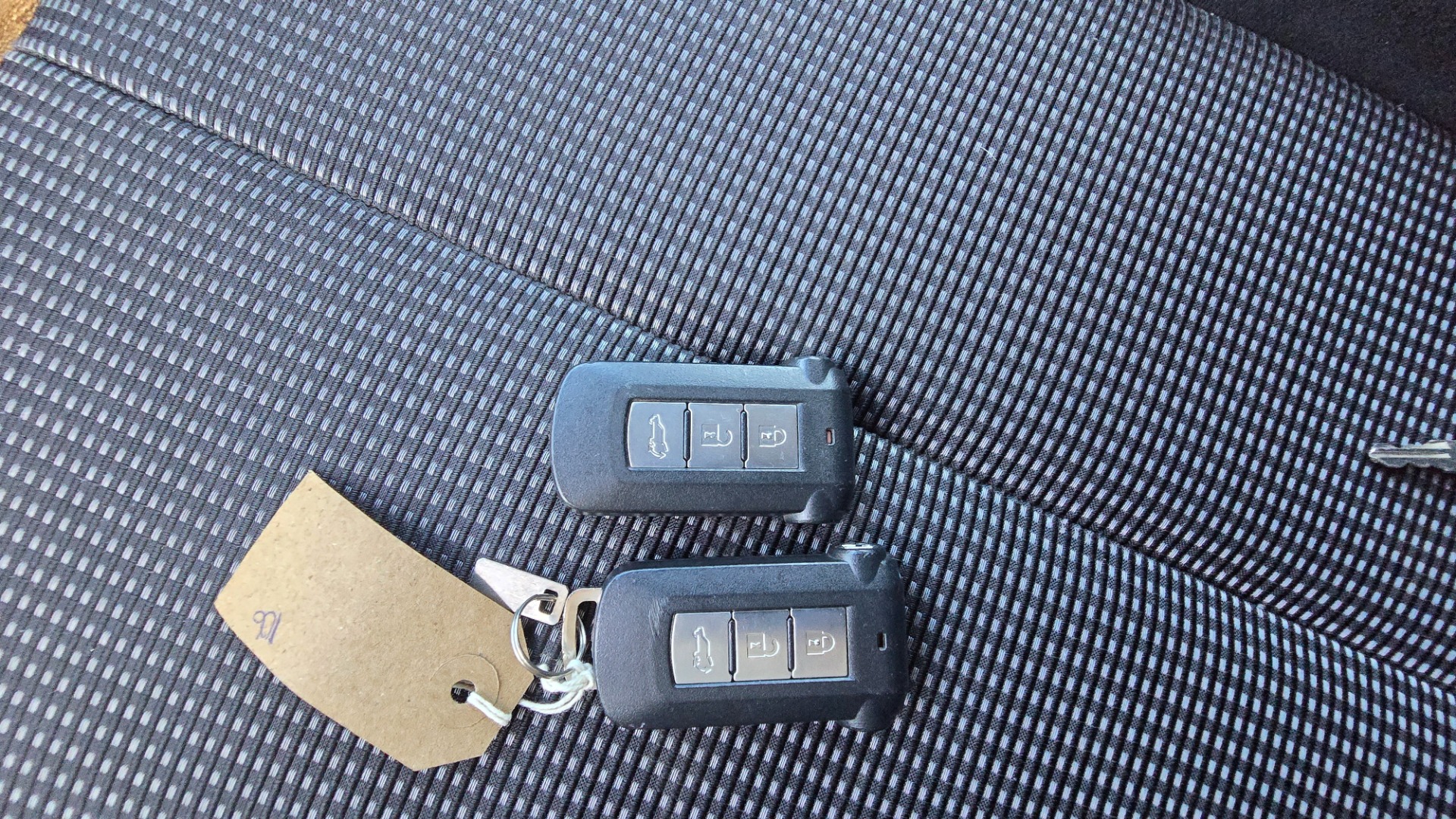 Mitsubishi Delica Mivec 2.4 Auto 8 Seater