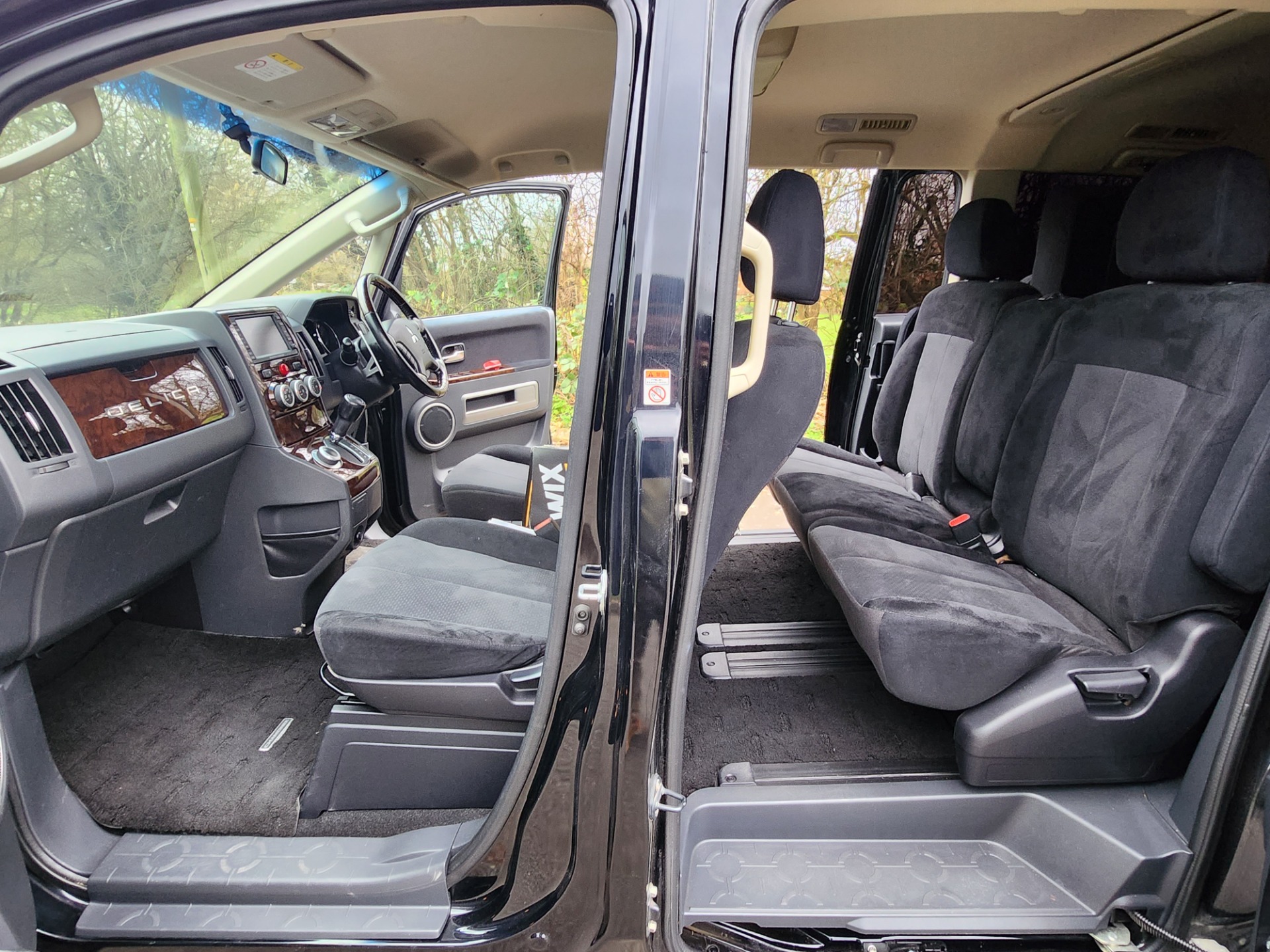 Mitsubishi Delica Mivec 2.4 Auto 8 Seater