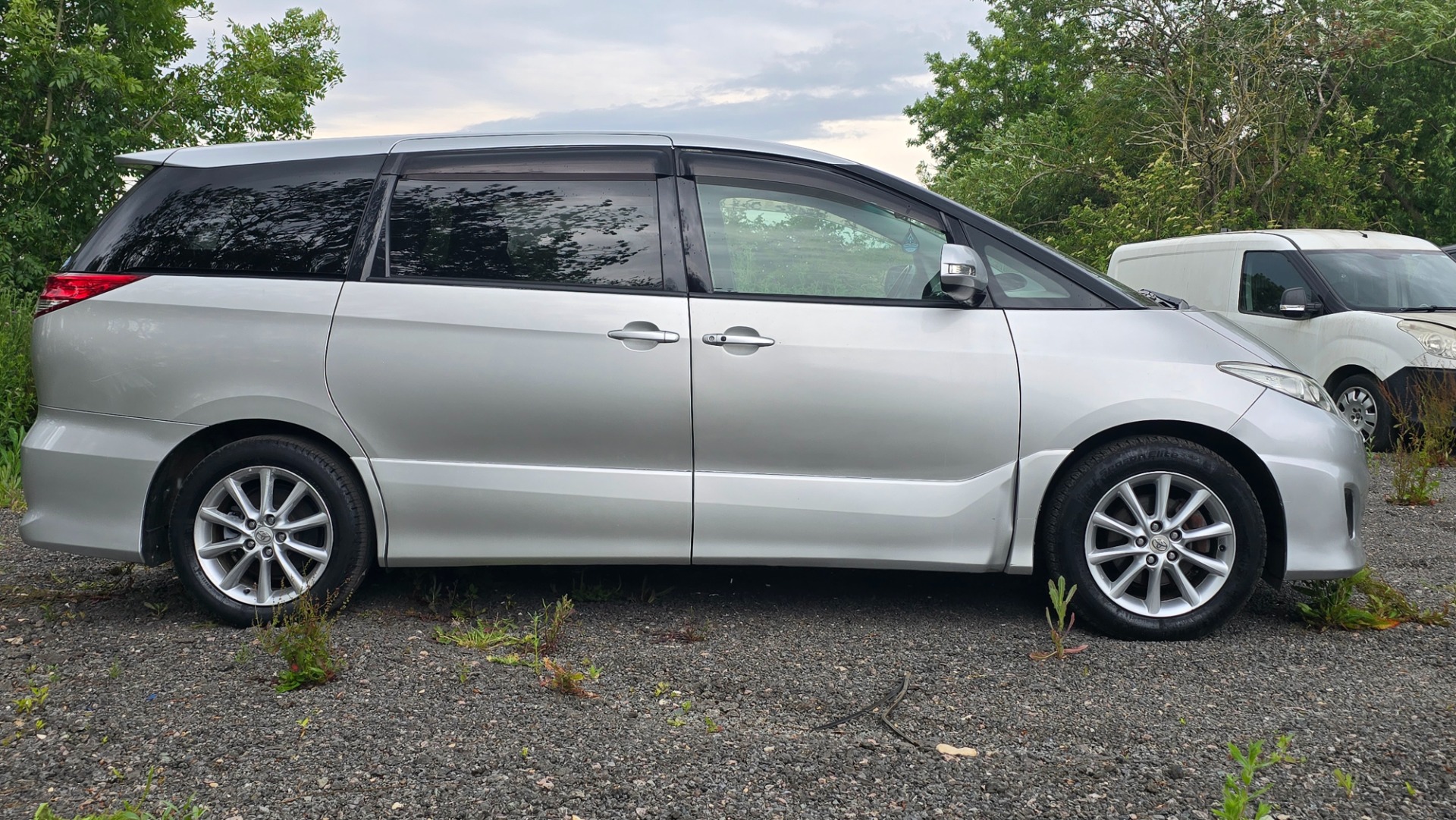 TOYOTA ESTIMA 2.4 Auto CVT 7 Seater