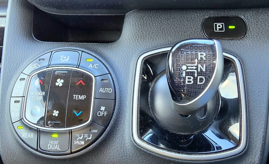 TOYOTA VOXY 1.8h Auto 7 Seater Hybrid