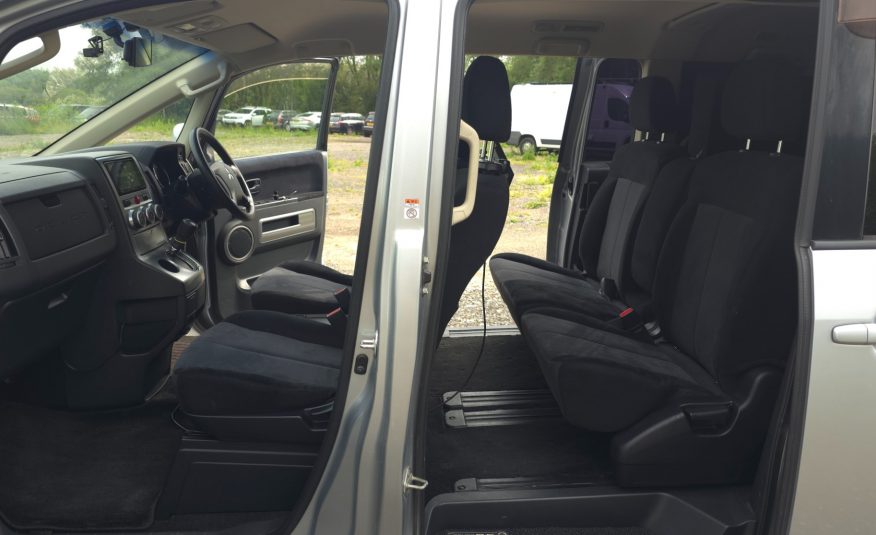MITSUBISHI DELICA D5 2.0 Auto 8 Seater