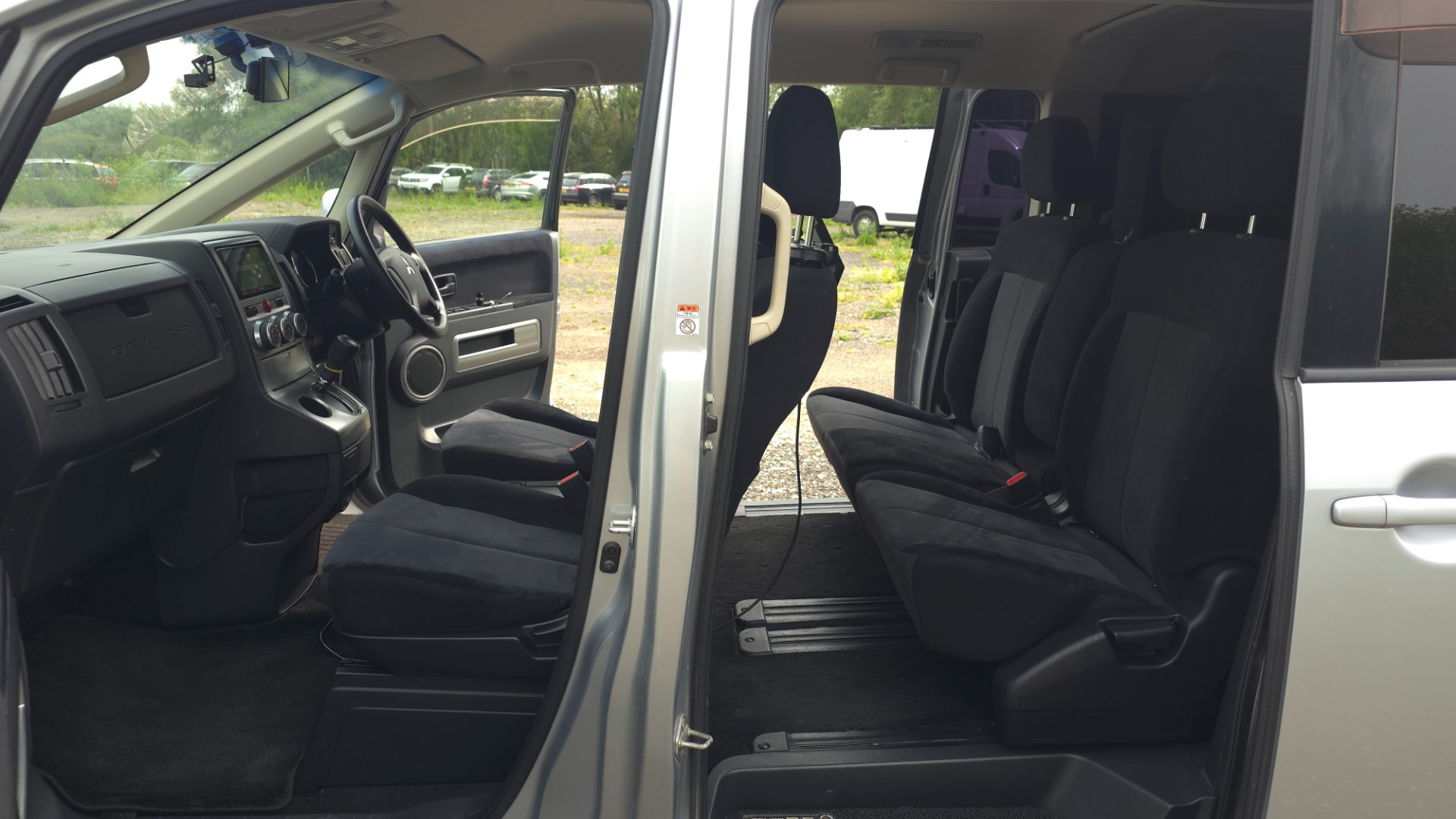 MITSUBISHI DELICA D5 2.0 Auto 8 Seater