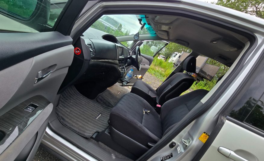 TOYOTA ESTIMA 2.4 Auto CVT 7 Seater