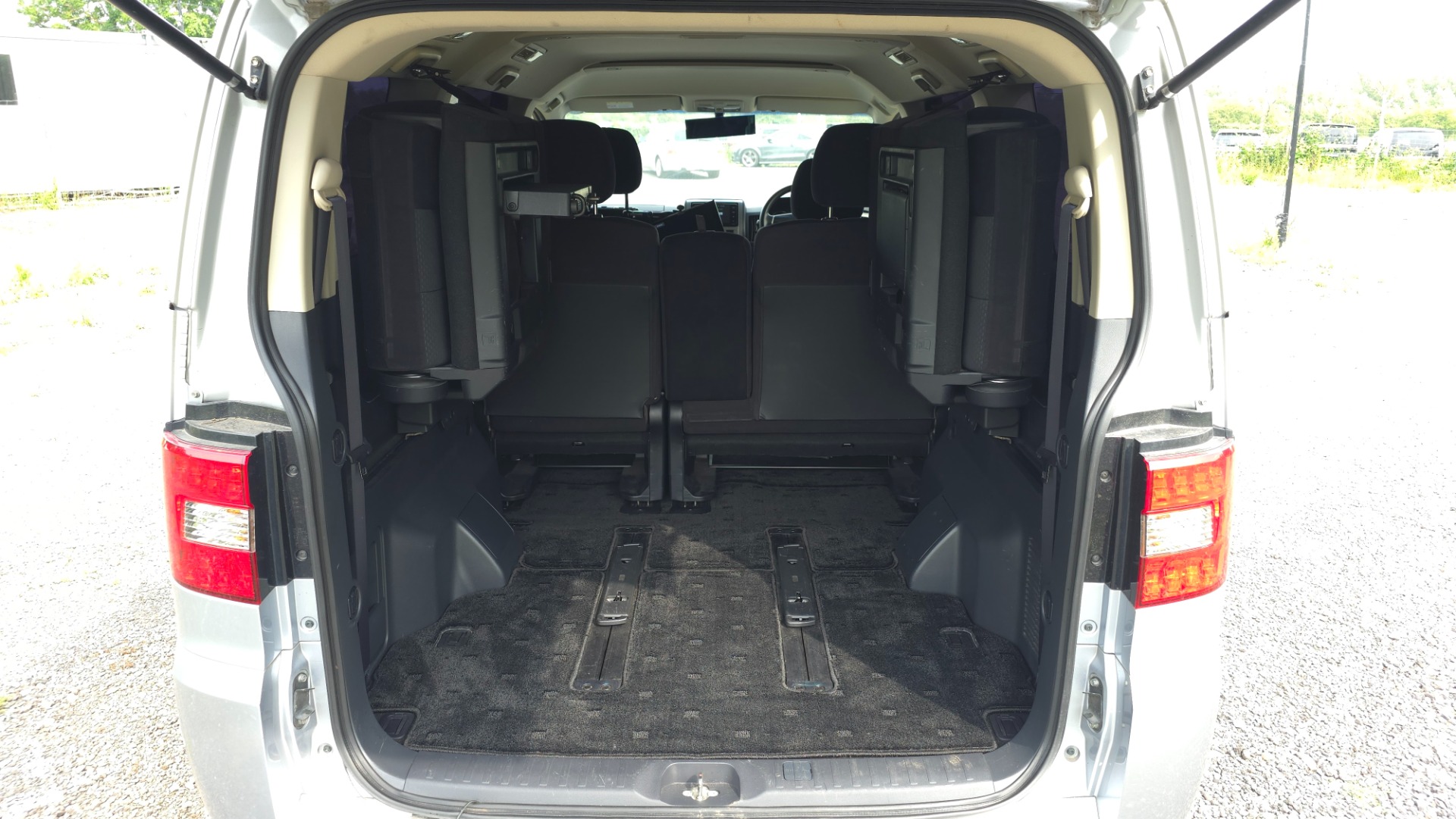 MITSUBISHI DELICA D5 2.0 Auto 8 Seater