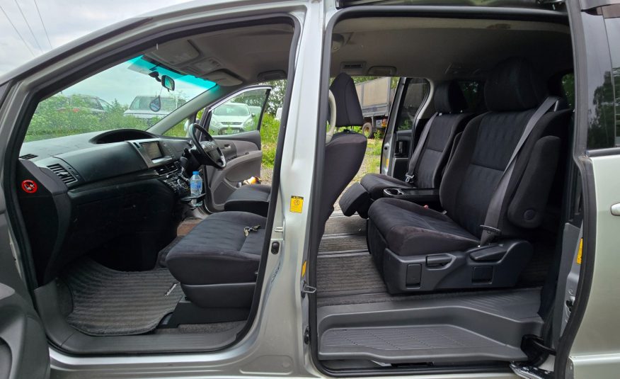 TOYOTA ESTIMA 2.4 Auto CVT 7 Seater