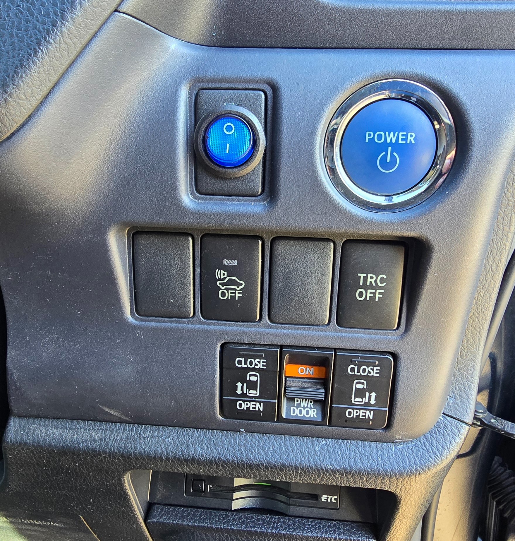 TOYOTA VOXY 1.8h Auto 7 Seater Hybrid