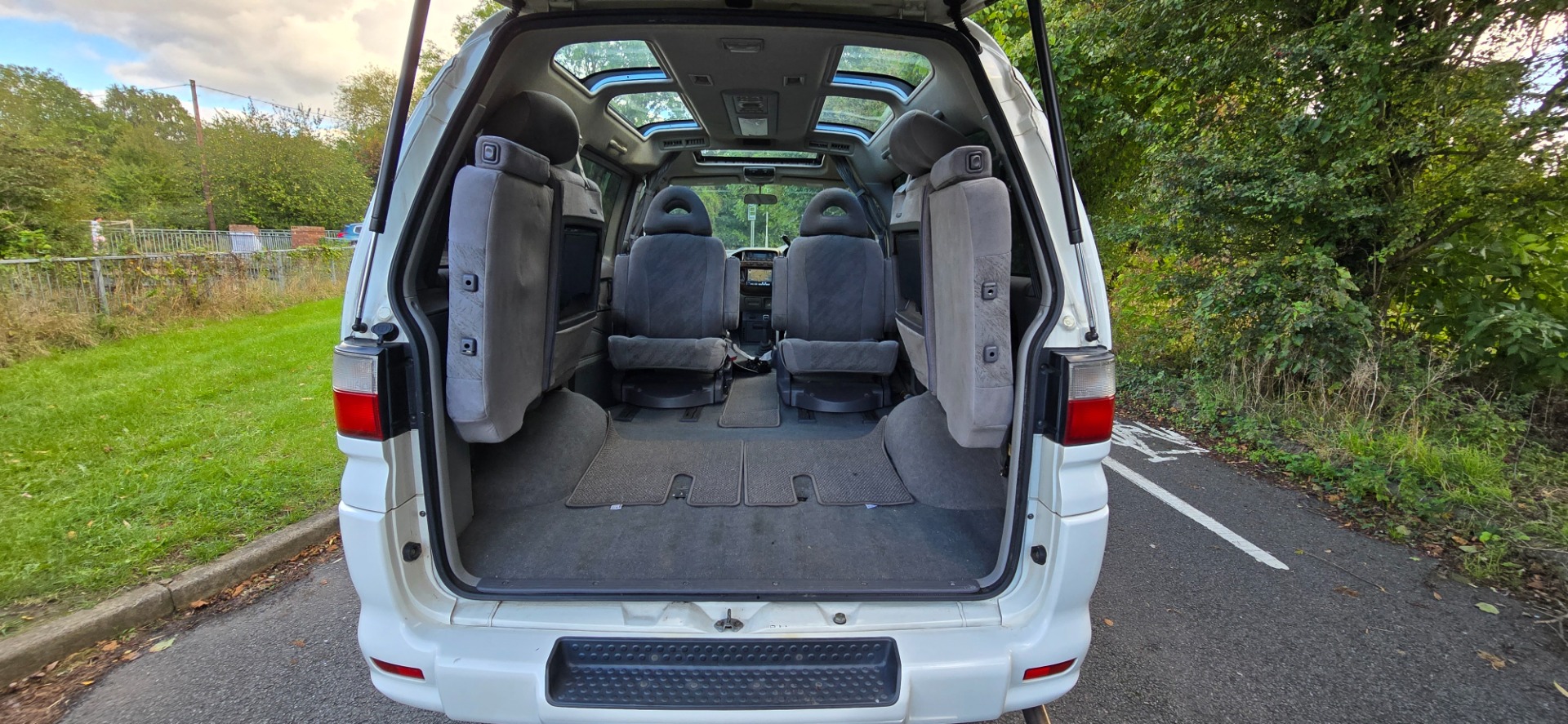 MITSUBISHI L400 ACTIVE FIELD EDITION Space Gear Crystal Light Roof