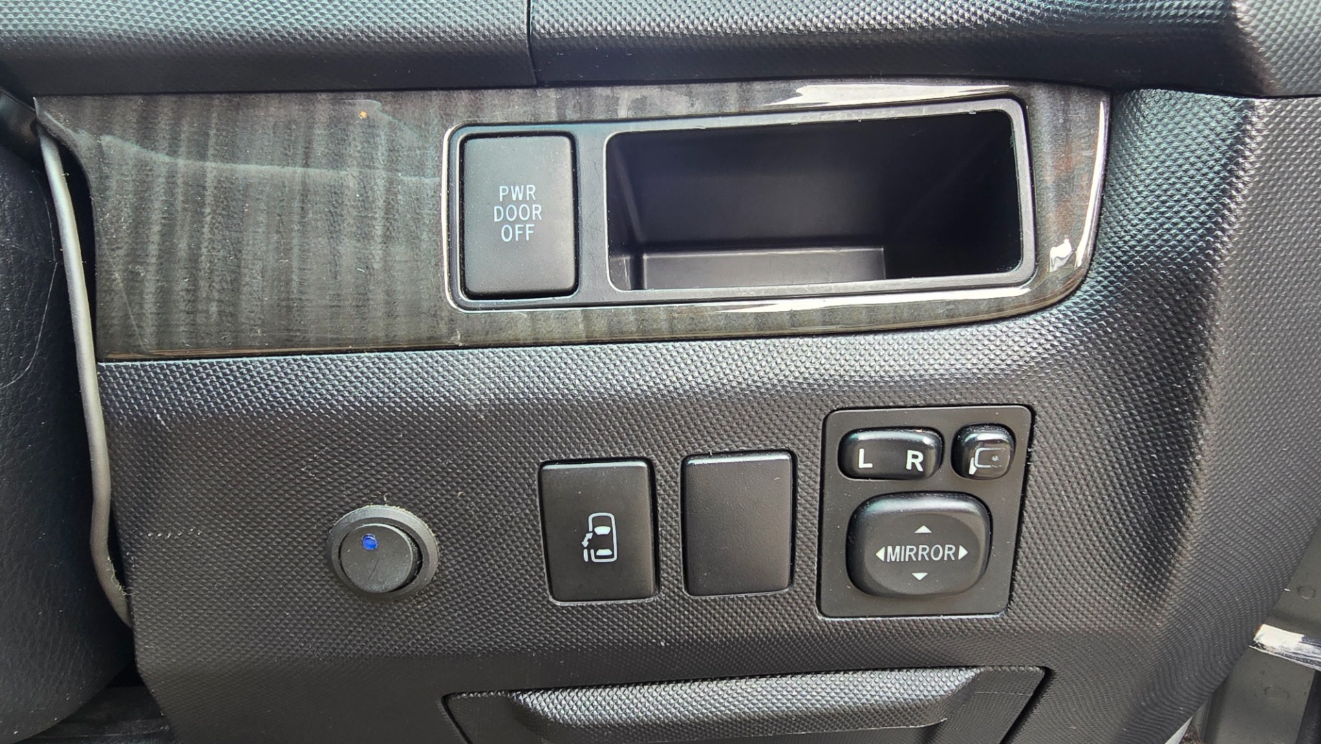 TOYOTA ESTIMA 2.4 Auto CVT 7 Seater