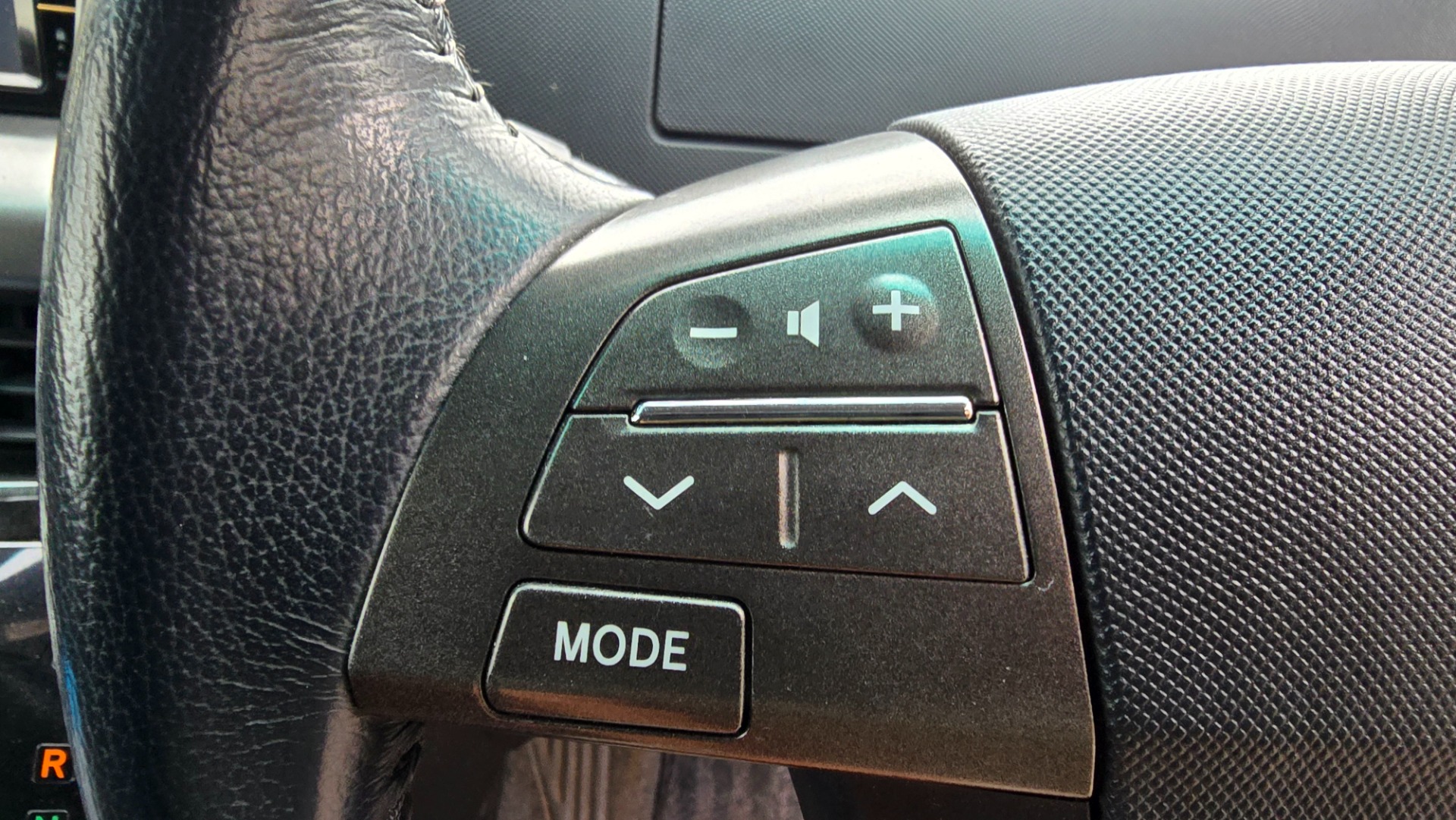 TOYOTA ESTIMA 2.4 Auto CVT 7 Seater