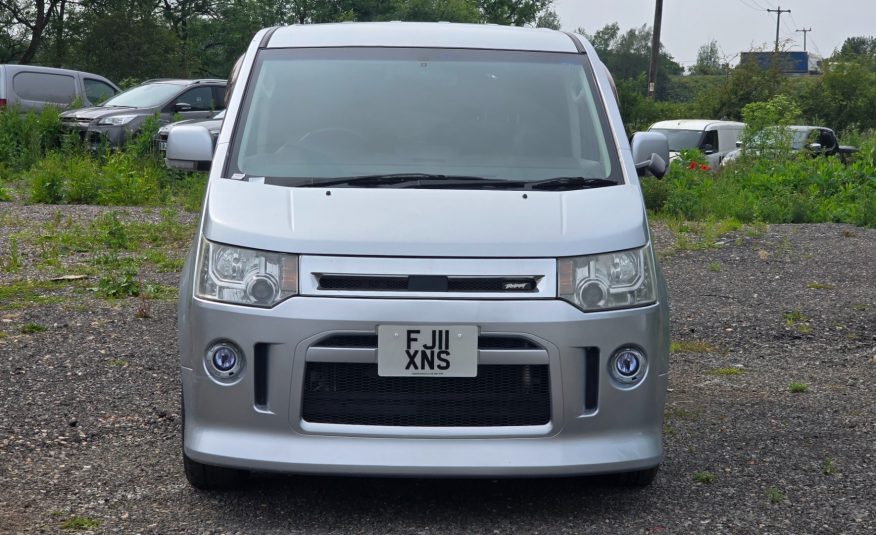 MITSUBISHI DELICA D5 2.0 Auto 8 Seater