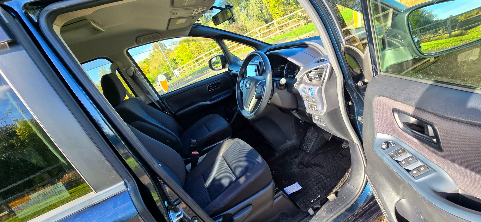 TOYOTA VOXY 1.8h Auto 7 Seater Hybrid