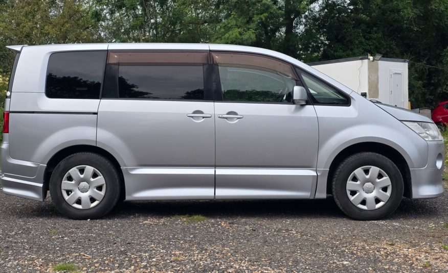 MITSUBISHI DELICA D5 2.0 Auto 8 Seater