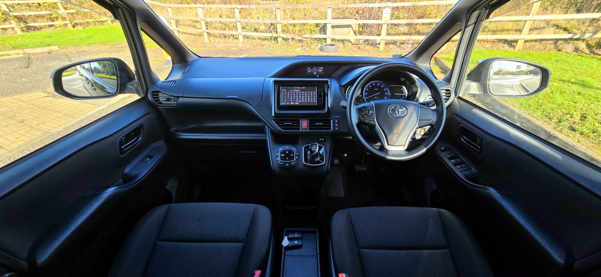 TOYOTA VOXY 1.8h Auto 7 Seater Hybrid