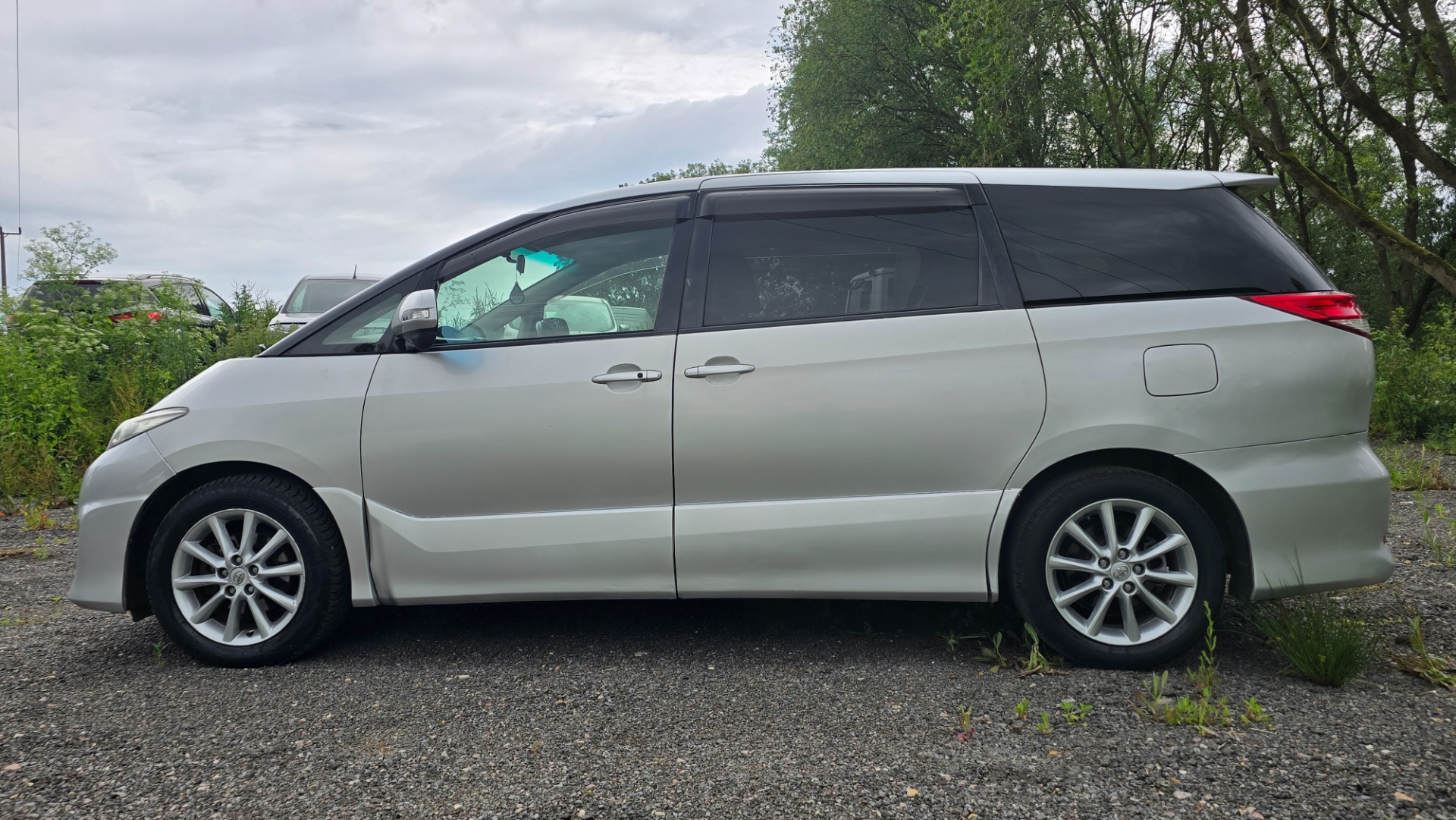 TOYOTA ESTIMA 2.4 Auto CVT 7 Seater