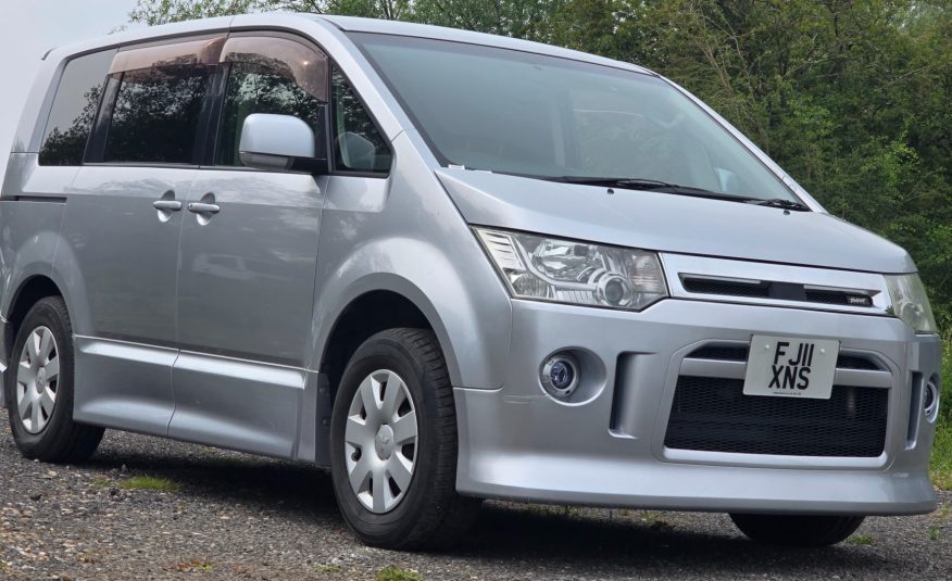 MITSUBISHI DELICA D5 2.0 Auto 8 Seater