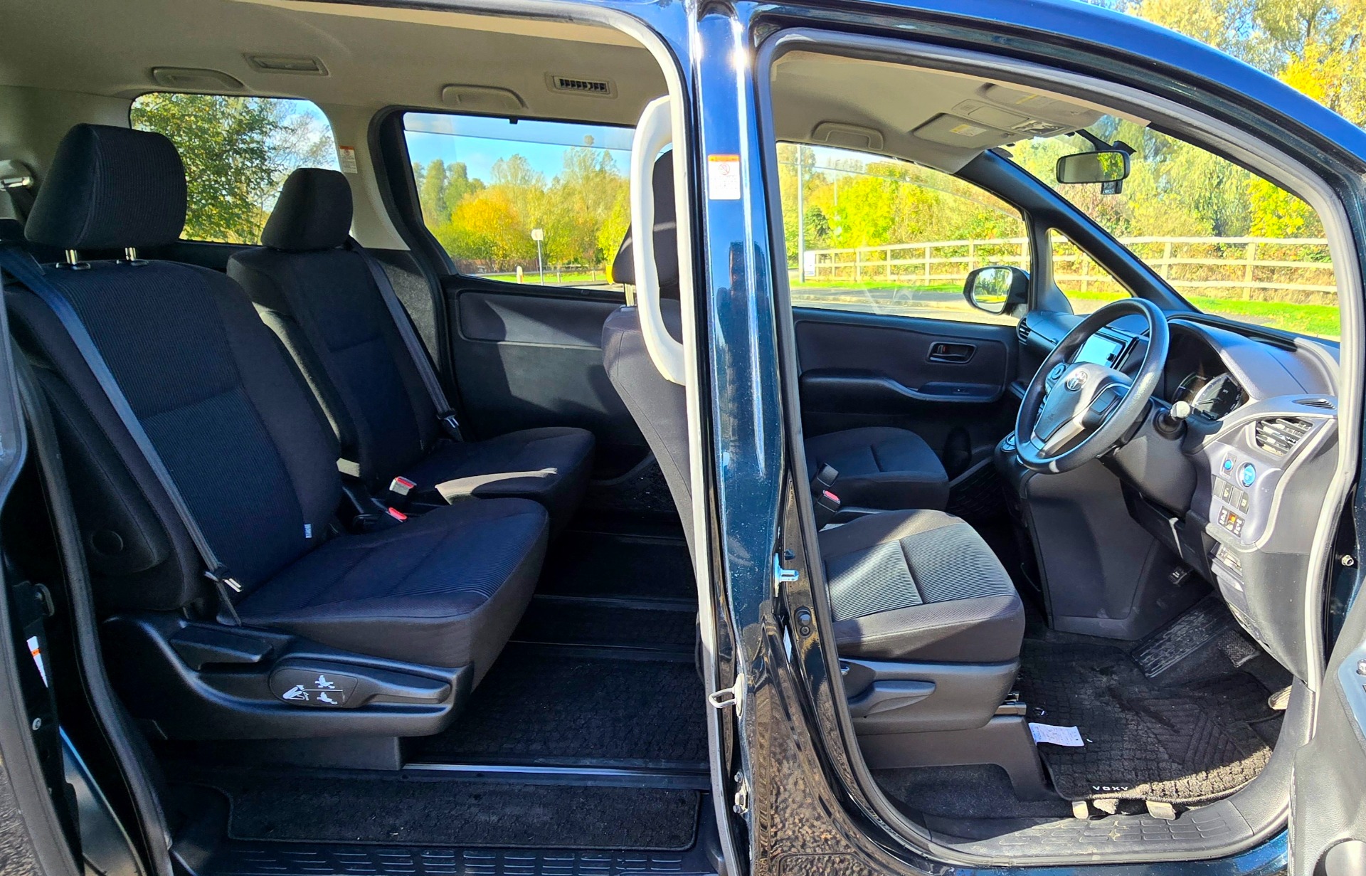 TOYOTA VOXY 1.8h Auto 7 Seater Hybrid