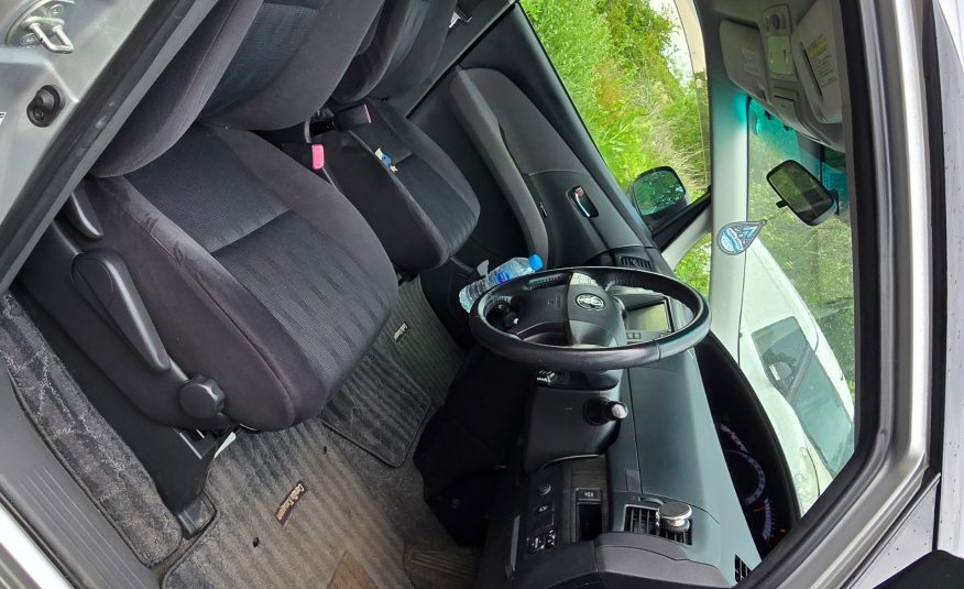 TOYOTA ESTIMA 2.4 Auto CVT 7 Seater