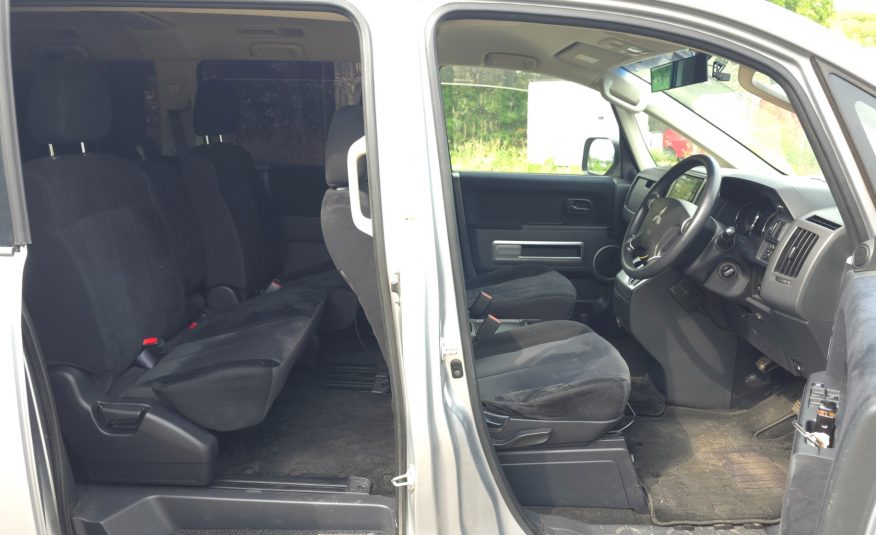 MITSUBISHI DELICA D5 2.0 Auto 8 Seater