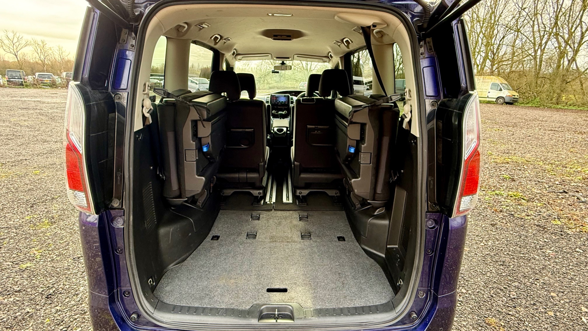 NISSAN SERENA 2.0h Auto 8 Seater Hybrid