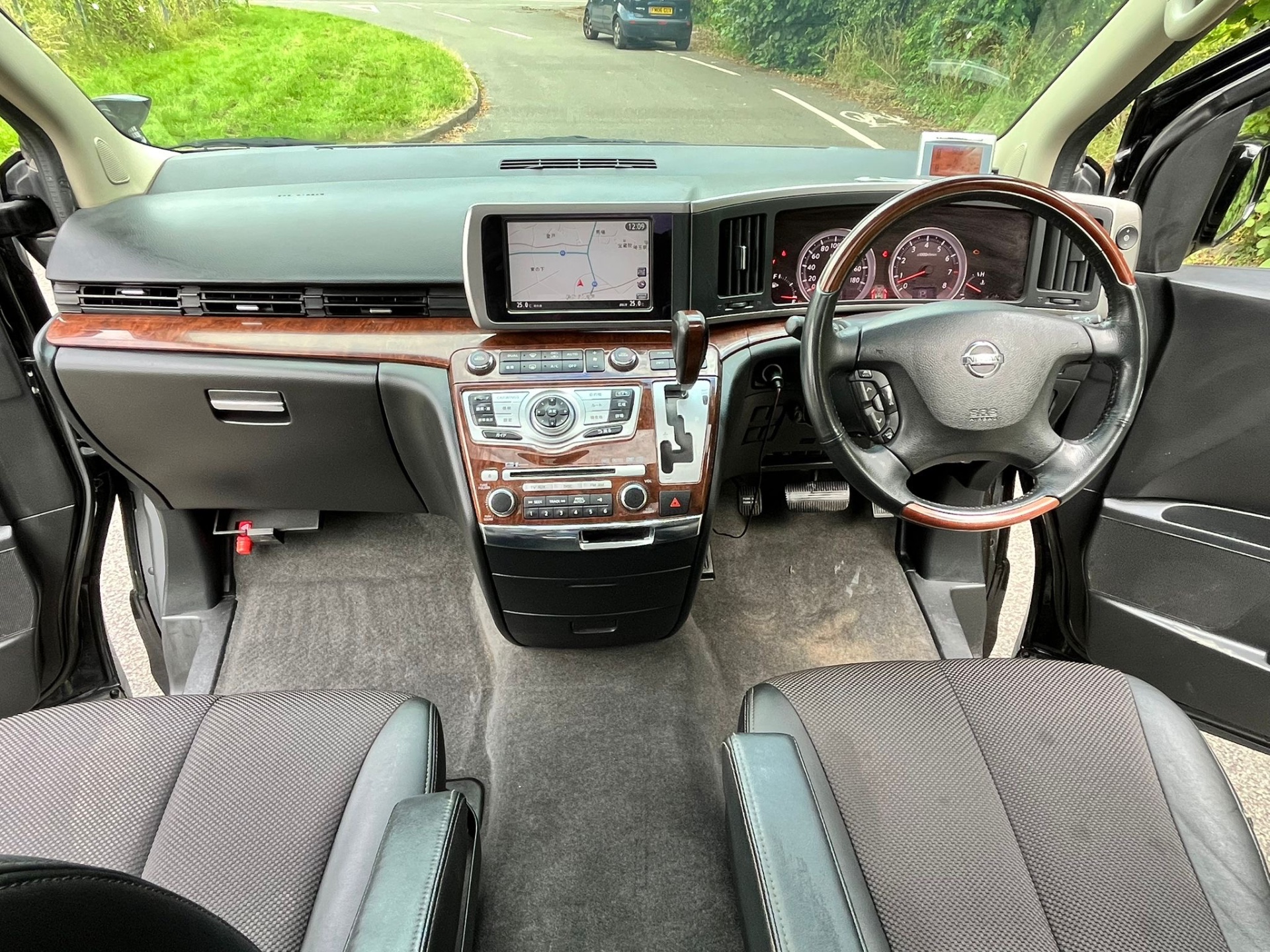 NISSAN ELGRAND 3.5 V6 Auto 8 Seater mpv 4X4